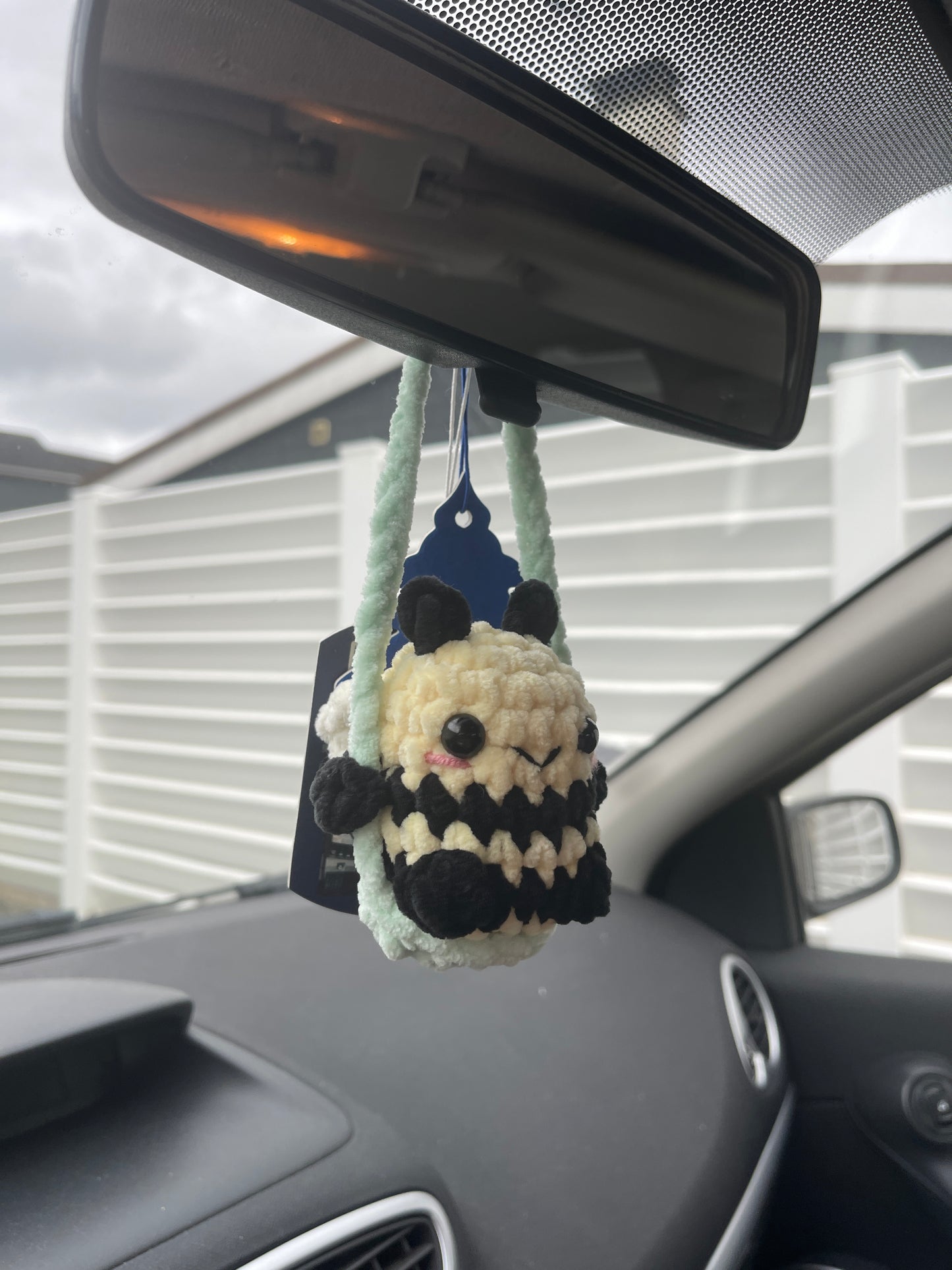Bobby d’hiver sur sa balançoire
