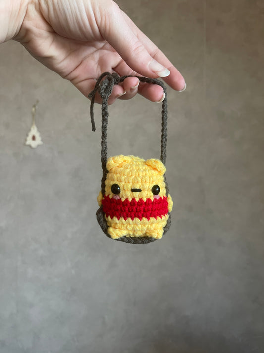 Winnie sur sa balançoire