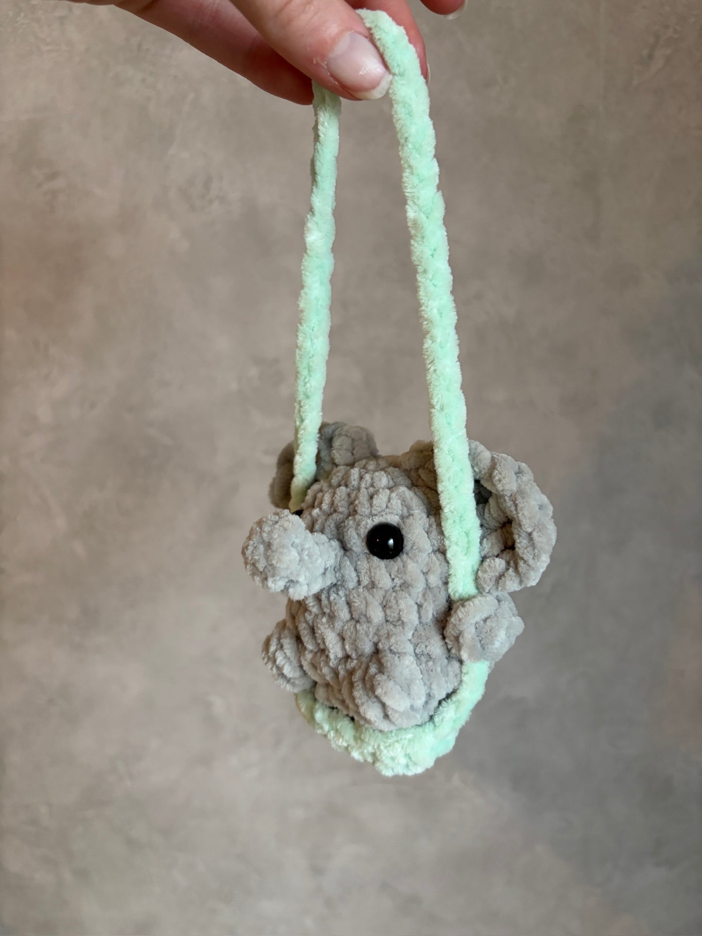 Éléphant sur sa balançoire