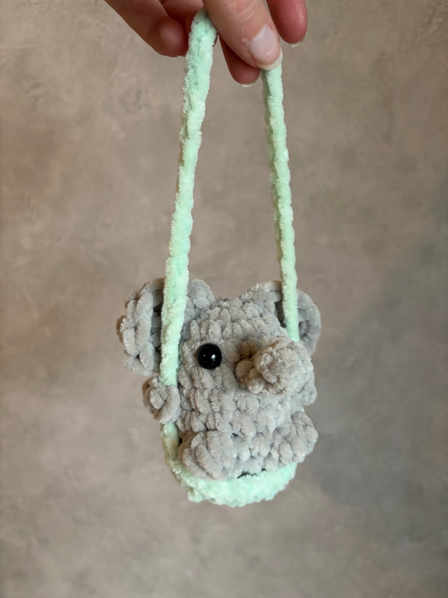 Éléphant sur sa balançoire