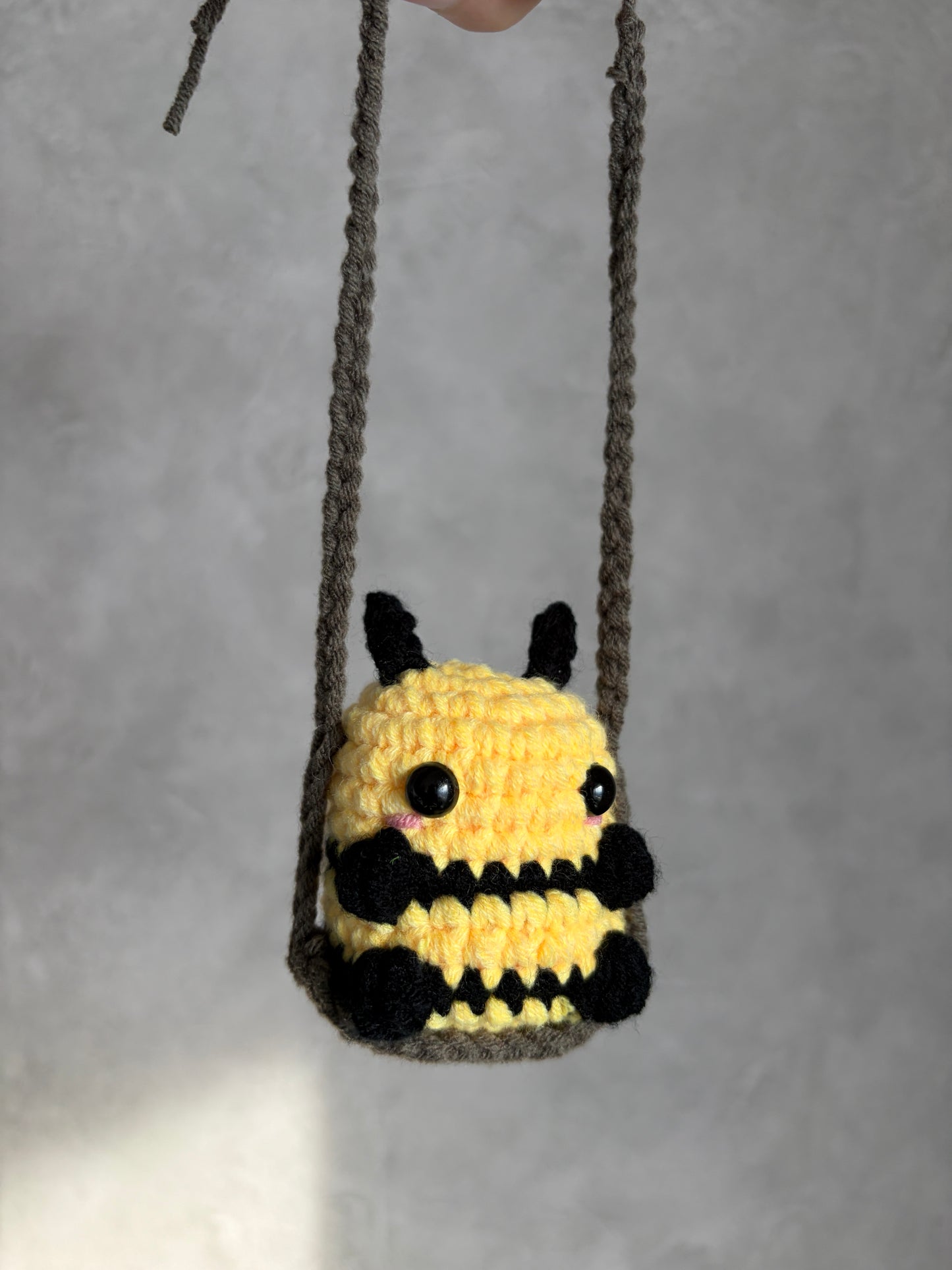 Bobby d'été sur sa balançoire